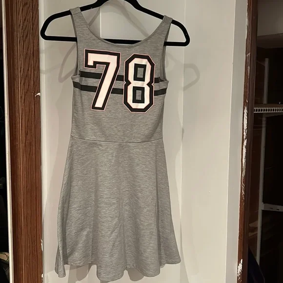 Divided dress - Picture 1 of 2